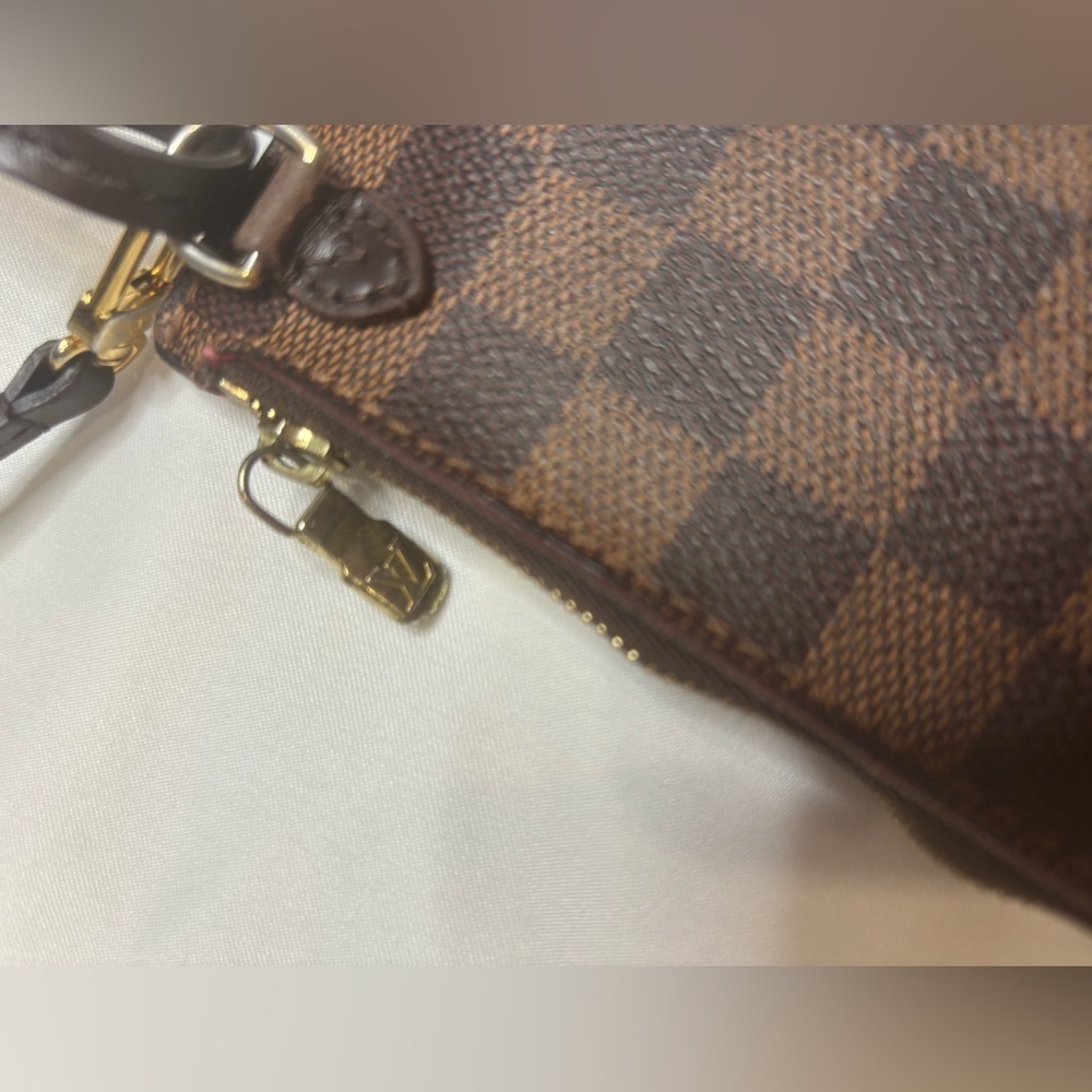 Louis Vuitton Damier Ebene Neverfull Pochette - Picture 4 of 7